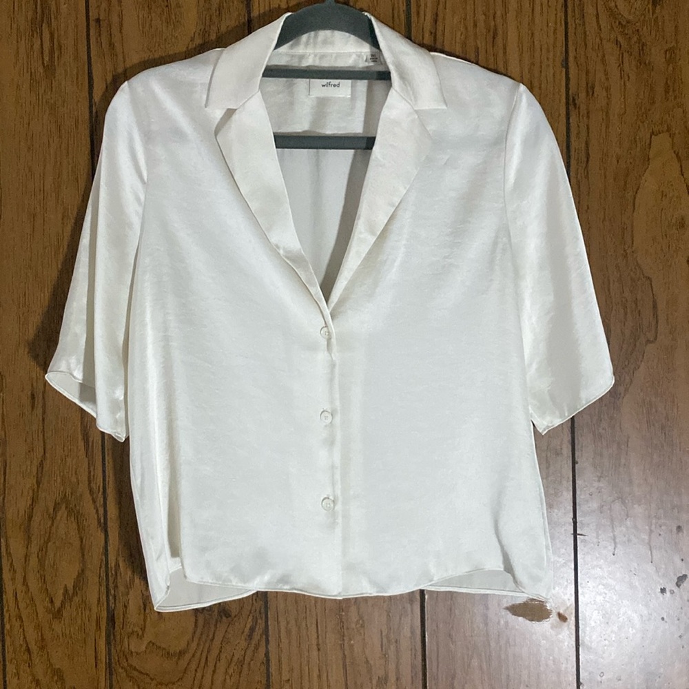 Aritzia Wilfred V Neck Button  Cropped Blouse Short Sleeve White
